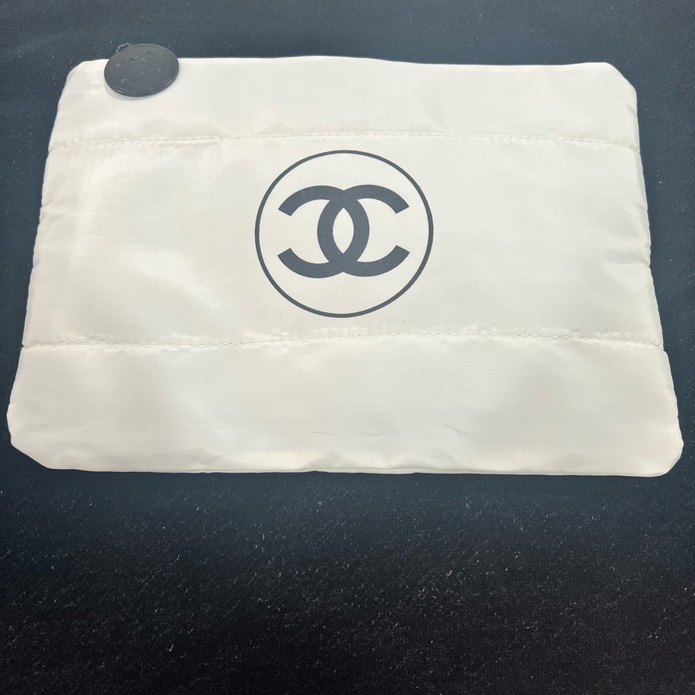 CHANEL White Pouch with Black CC Emblem